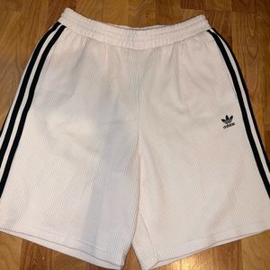Adidas Originals Women Shorts Size:(M)